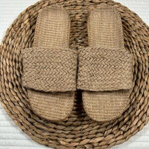 Normcore Minimalist Woven Tan Slide Sandals. Size 9